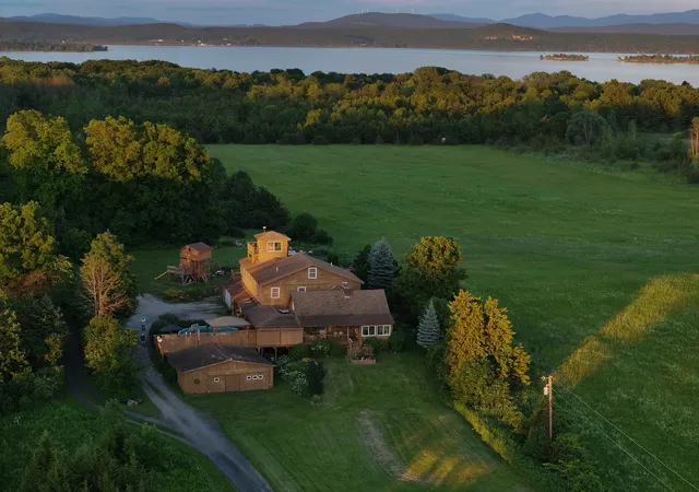 Photo 3 of Single family home for sale at 28 Us Route 2, Grand Isle, VT 05458 | MLS# 5102635 | Listing updated on 2026-09-16
