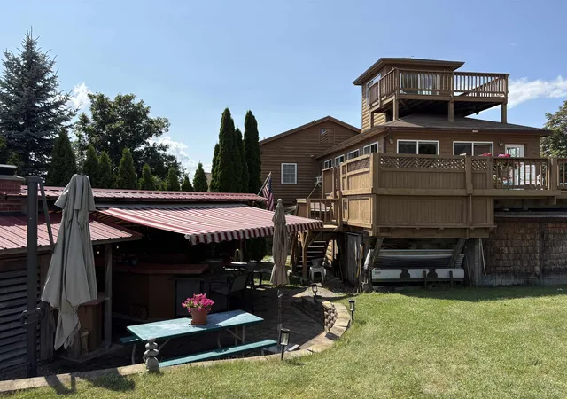 Photo 4 of Single family home for sale at 28 Us Route 2, Grand Isle, VT 05458 | MLS# 5102635 | Listing updated on 2026-09-25