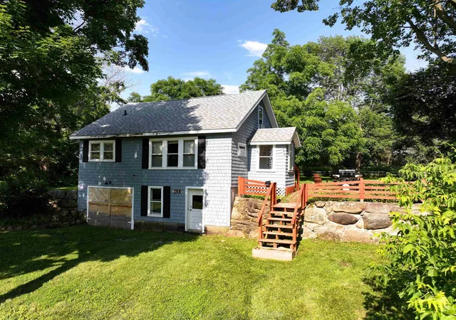 Photo 3 of Sale Pending at 164 West Shore Rd, Grand Isle, VT 05458 | MLS# 5102639 | Listing updated on 2026-09-16