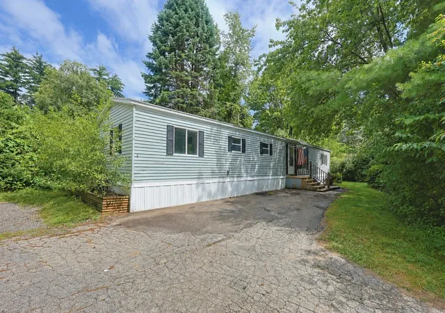 1st image of 4 Matthew Rd, Hooksett, NH 03106 | MLS# 5102651