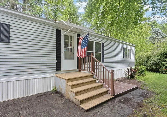 2nd image of 4 Matthew Rd, Hooksett, NH 03106 | MLS# 5102651