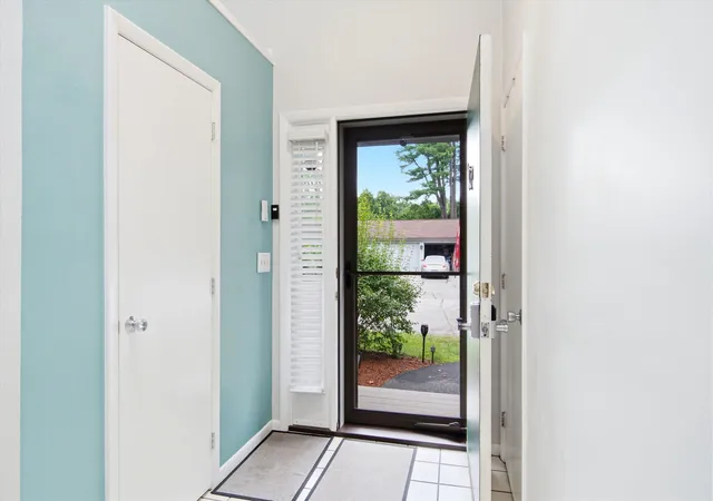 Photo 3 of Townhouse for sale at 9 Pondview Dr, Merrimack, NH 03054 | MLS# 5102665 | Listing updated on 2026-07-31