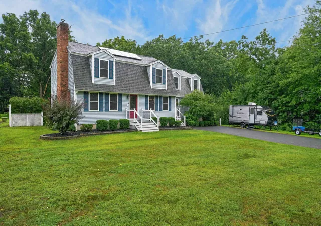 Photo 2 of Single family home for sale at 21 Century Ln, Litchfield, NH 03052 | MLS# 5102666 | Listing updated on 2026-09-13