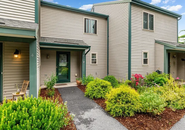 Photo 2 of Townhouse for sale at 17 Hideaway Ln, Williston, VT 05495 | MLS# 5102686 | Listing updated on 2026-08-31