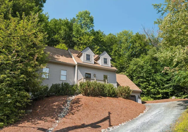 Photo 3 of Single family home for sale at 22 Cove Dr, Grantham, NH 03753 | MLS# 5102687 | Listing updated on 2026-07-31