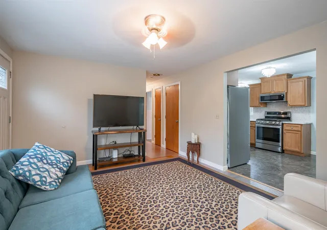 Photo 2 of Single family home for sale at 490 Broad St, Nashua, NH 03063 | MLS# 5102690 | Listing updated on 2026-08-03
