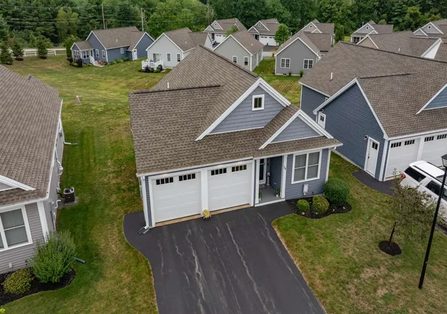 Photo 2 of Sale Pending at 14 Pasture Ln #32, Nashua, NH 03062 | MLS# 5102693 | Listing updated on 2026-09-08