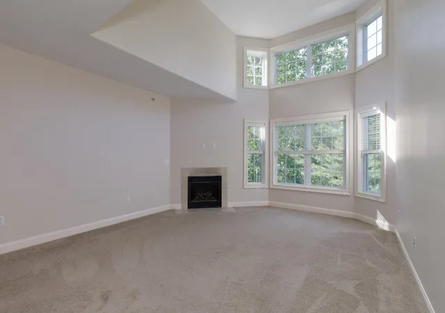 2nd image of 14 8 Carriage Wy, Manchester, NH 03102 | MLS# 5102699