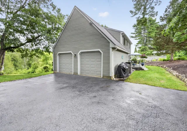 Photo 3 of Single family home for sale at 9 Powder Mill Rd, Exeter, NH 03833 | MLS# 5102707 | Listing updated on 2026-09-13