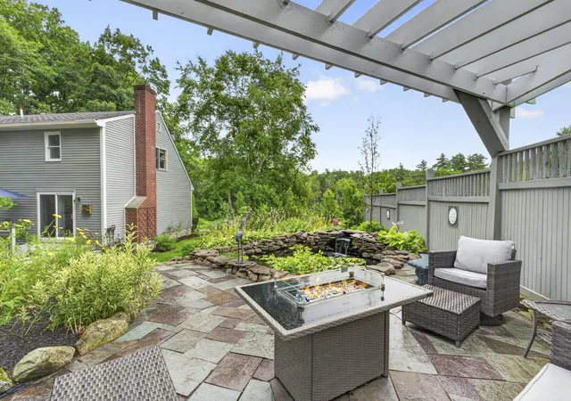Photo 4 of Single family home for sale at 9 Powder Mill Rd, Exeter, NH 03833 | MLS# 5102707 | Listing updated on 2026-09-13