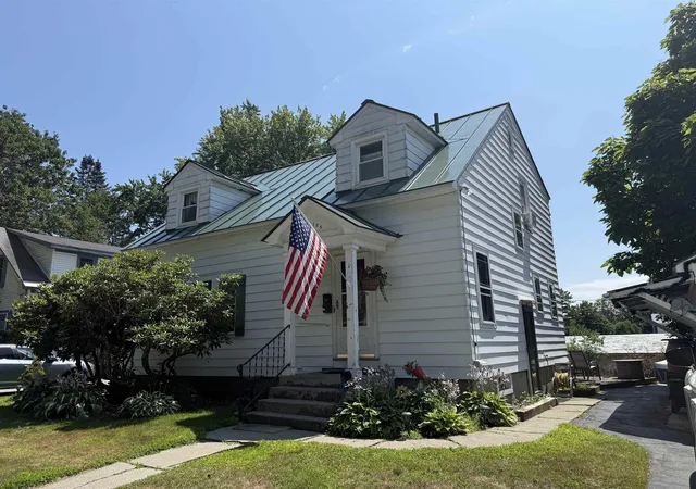 Photo 2 of Single family home for sale at 185 Wall St, Springfield, VT 05156 | MLS# 5102712 | Listing updated on 2026-09-03