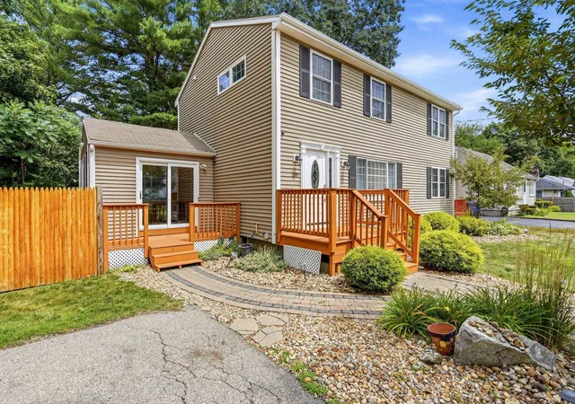Photo 2 of Single family home for sale at 299 Saint Marie St, Manchester, NH 03102 | MLS# 5102739 | Listing updated on 2026-10-05