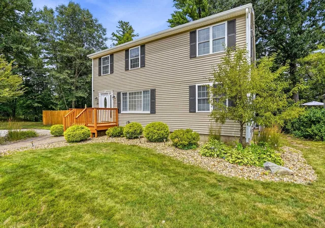 Photo 4 of Single family home for sale at 299 Saint Marie St, Manchester, NH 03102 | MLS# 5102739 | Listing updated on 2026-10-05