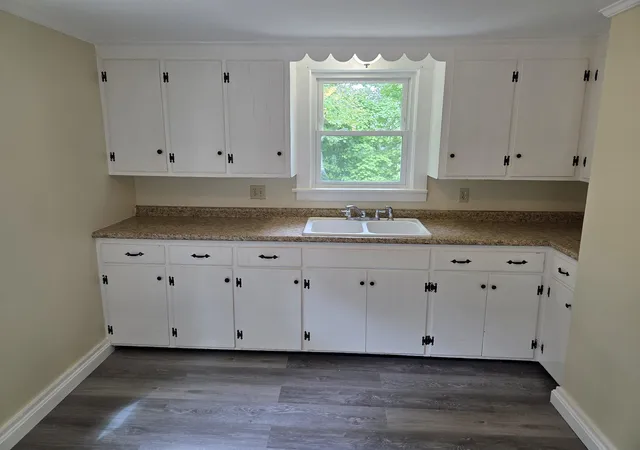 Photo 4 of Single family home for sale at 33 Upper Ladd Hill Rd, Meredith, NH 03253 | MLS# 5102740 | Listing updated on 2026-09-17