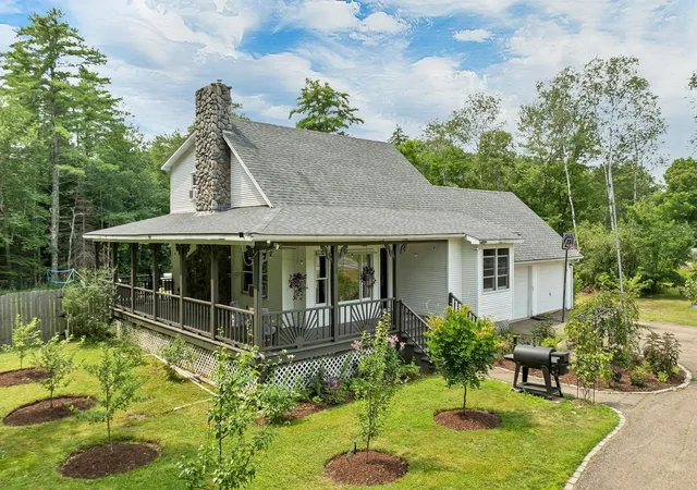 Photo 2 of Single family home for sale at 120 Governor Wentworth Hwy, Moultonborough, NH 03254 | MLS# 5102750 | Listing updated on 2026-08-17