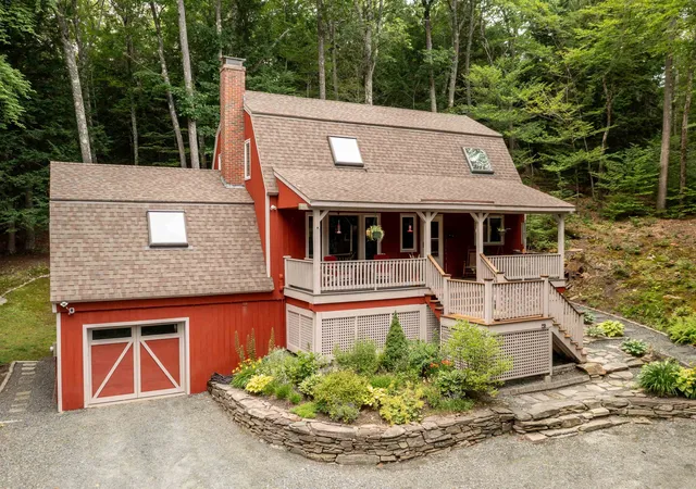 Single family home for sale at 1517 Willard Rd, Hartford, VT 05059 | MLS# 5102753