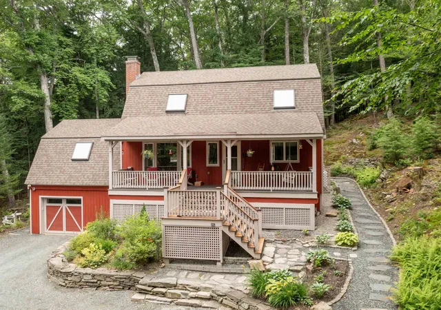 Photo 1 of Single family home for sale at 1517 Willard Rd, Hartford, VT 05059 | MLS# 5102753 | Listing updated on 2026-09-07