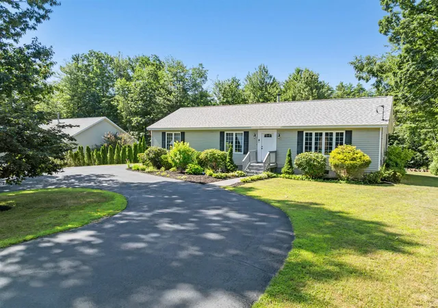 Photo 2 of Single family home for sale at 81 Lynnewood Rd, Laconia, NH 03246 | MLS# 5102791 | Listing updated on 2026-09-03