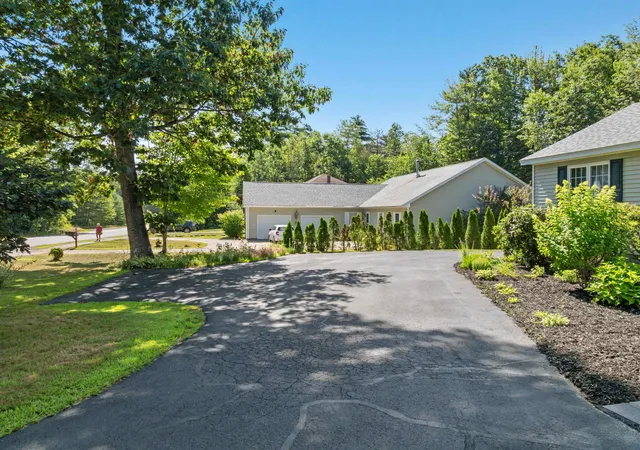 Photo 3 of Single family home for sale at 81 Lynnewood Rd, Laconia, NH 03246 | MLS# 5102791 | Listing updated on 2026-09-03