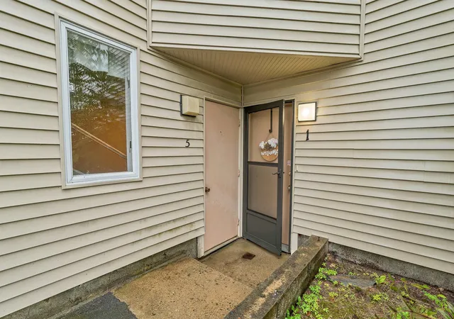 Photo 4 of Condo for sale at 918 North Main St #1, Laconia, NH 03246 | MLS# 5102817 | Listing updated on 2026-10-07