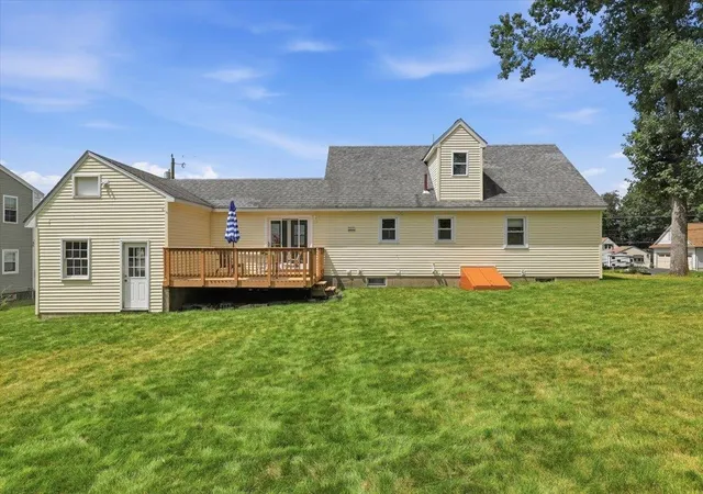 2nd image of 7 Hideaway Rd, Nashua, NH 03064 | MLS# 5102818