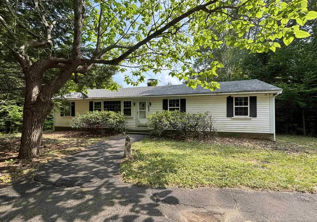 Photo 2 of Single family home for sale at 3027 Chinook Trl, Wonalancet, NH 03897 | MLS# 5102836 | Listing updated on 2026-08-01