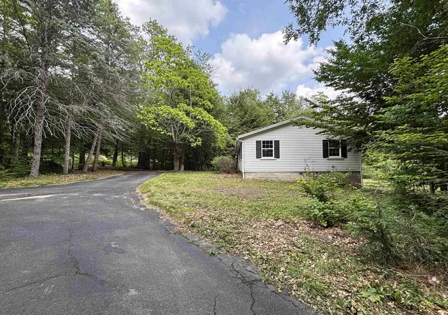 Photo 3 of Single family home for sale at 3027 Chinook Trl, Wonalancet, NH 03897 | MLS# 5102836 | Listing updated on 2026-08-01