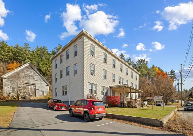 2nd image of 524 Sunapee St, Newport, NH 03773 | MLS# 5102862