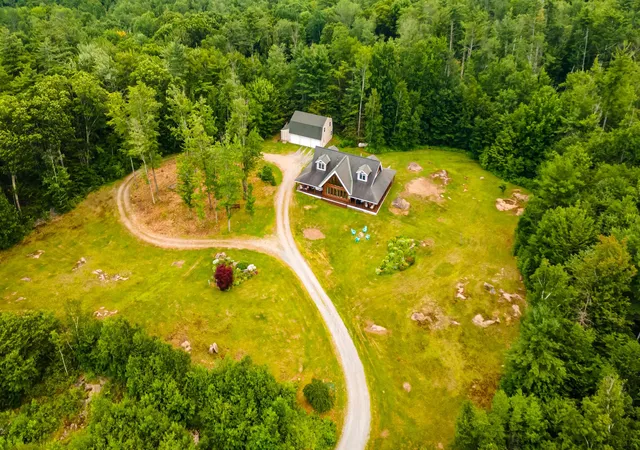 Photo 2 of Single family home for sale at 179 Reed Rd, Chester, VT 05143 | MLS# 5102911 | Listing updated on 2026-09-12