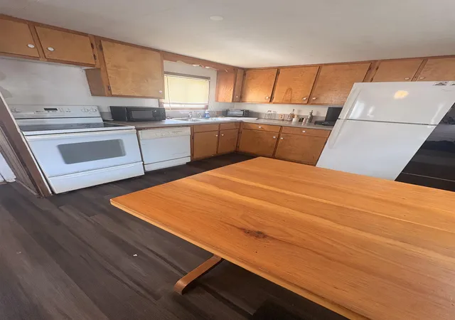 Photo 3 of Manufactured home for sale at 6 Clarendon St, Berlin, NH 03570 | MLS# 5102937 | Listing updated on 2026-09-30
