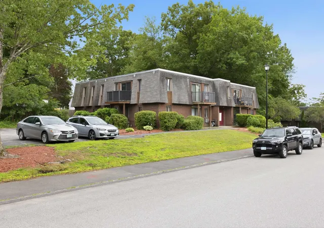 2nd image of 56 Robert Ct #C, Manchester, NH 03103 | MLS# 5102955