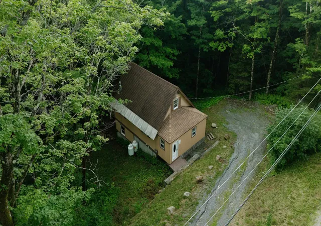 Photo 2 of Single family home for sale at 21 Big Bend Loop, Wilmington, VT 05363 | MLS# 5102964 | Listing updated on 2026-09-09