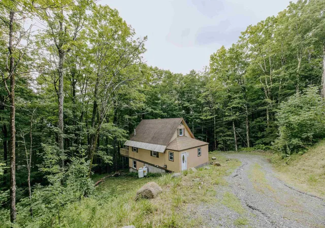 Photo 3 of Single family home for sale at 21 Big Bend Loop, Wilmington, VT 05363 | MLS# 5102964 | Listing updated on 2026-09-09