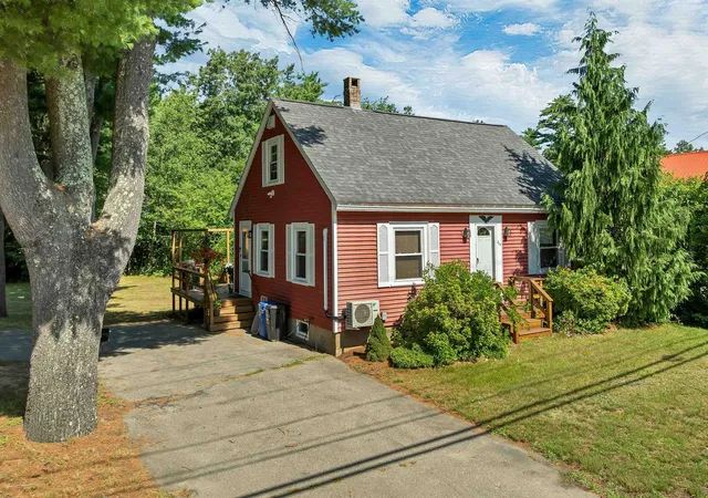 1st image of 369 High St, Somersworth, NH 03878 | MLS# 5102967