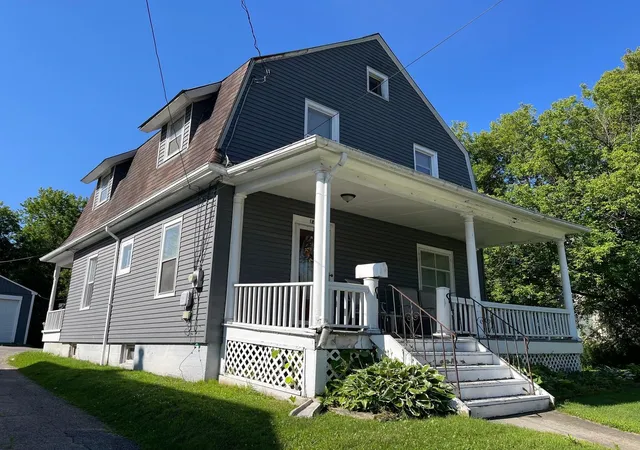 Photo 2 of Single family home for sale at 126 Crescent St, Rutland, VT 05701 | MLS# 5102982 | Listing updated on 2026-09-17