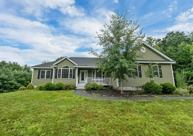 2nd image of 10 Zoe Ln, Newton, NH 03858 | MLS# 5103027