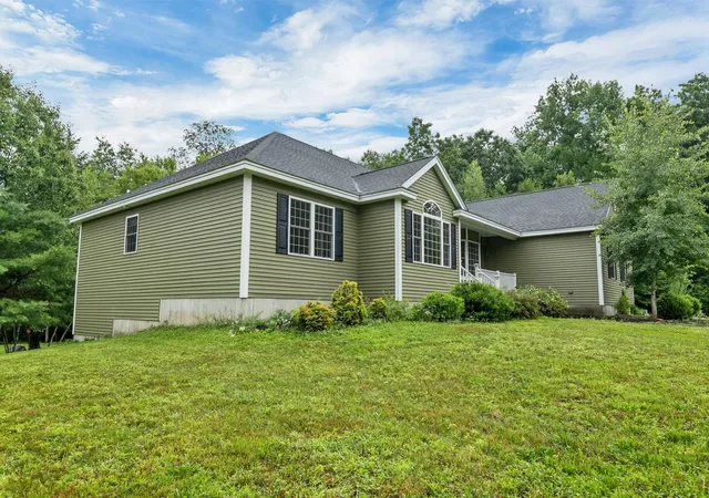 Photo 3 of Single family home for sale at 10 Zoe Ln, Newton, NH 03858 | MLS# 5103027 | Listing updated on 2026-09-17