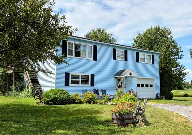Photo 3 of Single family home for sale at 127 East Shore North, Grand Isle, VT 05458 | MLS# 5103054 | Listing updated on 2026-08-25