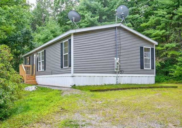 Photo 2 of Manufactured home for sale at 505 Spring St, Brownfield, ME 04010 | MLS# 5103057 | Listing updated on 2026-08-25