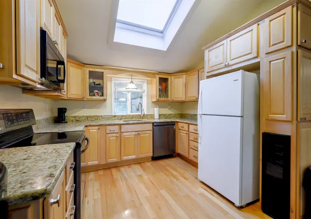 Photo 2 of Single family home for sale at 9 Ice House Ln, Greenfield, NH 03047 | MLS# 5103058 | Listing updated on 2026-09-01