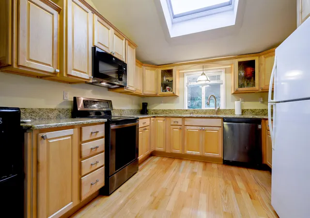 Photo 3 of Single family home for sale at 9 Ice House Ln, Greenfield, NH 03047 | MLS# 5103058 | Listing updated on 2026-09-01