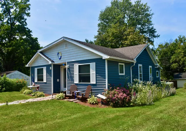 Photo 1 of Single family home for sale at 23 Mooney Dr, Alburgh, VT 05440 | MLS# 5103075 | Listing updated on 2026-09-09