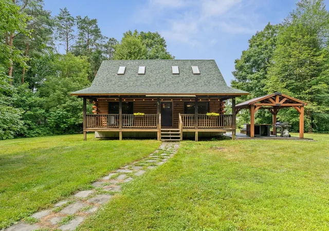 Single family home for sale at 35 North Leno Lane Ext, Middlebury, VT 05753 | MLS# 5103079