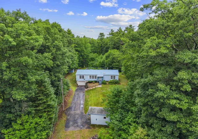 2nd image of 380 Dowboro Rd, Pittsfield, NH 03263 | MLS# 5103104