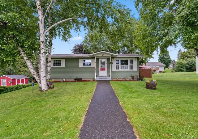 Photo 2 of Single family home for sale at 4 Westwood Pkwy, Barre, VT 05641 | MLS# 5103111 | Listing updated on 2026-08-29