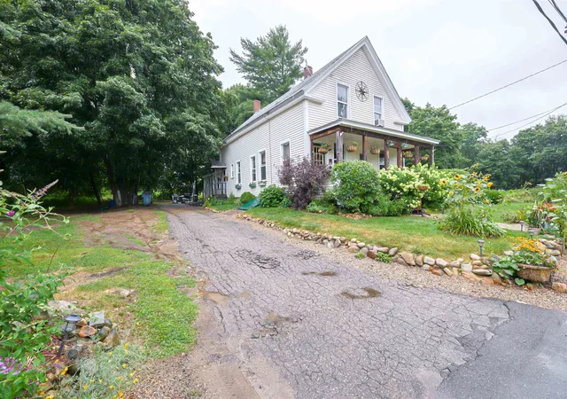 Photo 3 of Single family home for sale at 38 Border St, Amherst, NH 03031 | MLS# 5103151 | Listing updated on 2026-08-27