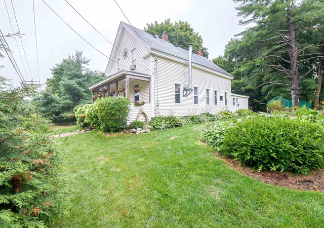Photo 3 of Sale Pending at 38 Border St, Amherst, NH 03031 | MLS# 5103151 | Listing updated on 2026-09-21