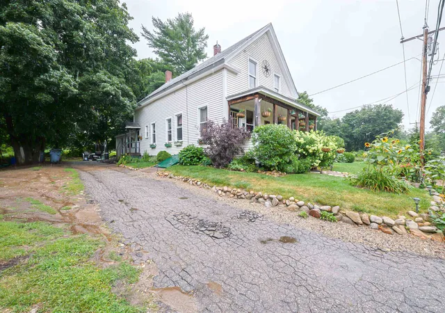 Photo 4 of Sale Pending at 38 Border St, Amherst, NH 03031 | MLS# 5103151 | Listing updated on 2026-09-21