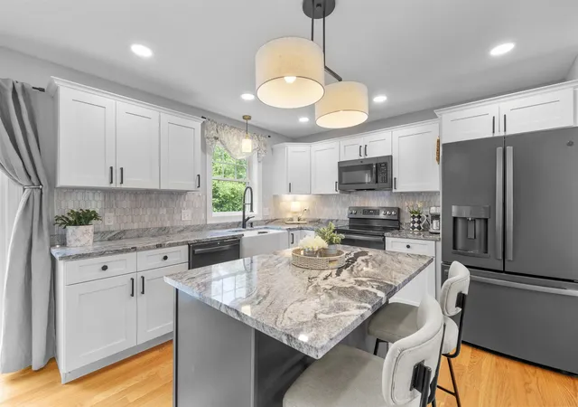 4th image of 10 Meghan Dr, Sandown, NH 03873 | MLS# 5103170