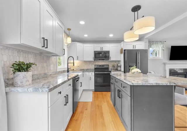 5th image of 10 Meghan Dr, Sandown, NH 03873 | MLS# 5103170